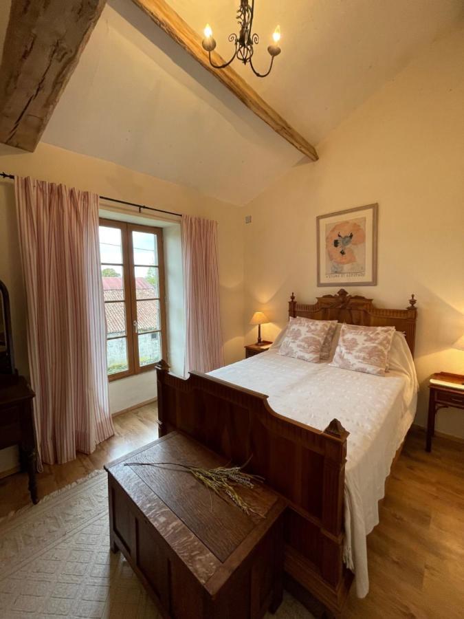 La Chapelle-Saint-Etienne Beautiful Cottage With Private Plunge Pool/Hot Tub - 40 Mins From Puy Du Fou מראה חיצוני תמונה